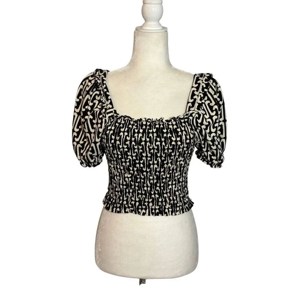 Monteau black and white smocked crop top with square neck and puff sleeves - L